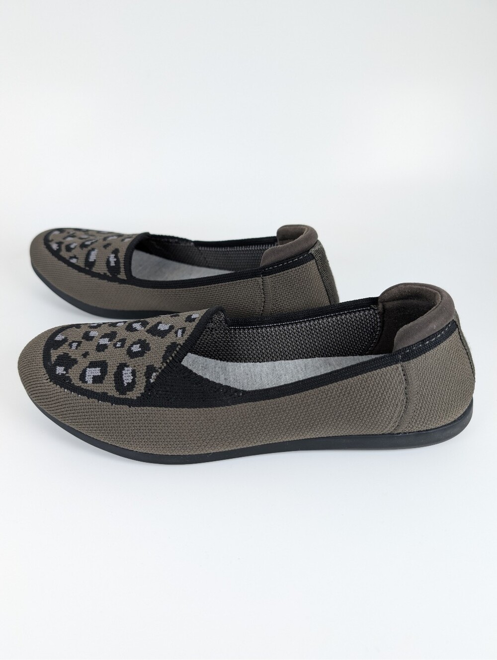 Clarks Knit Leopard Print Slip On Flat Loafer Dark Olive Green Grey 6.5 Washable